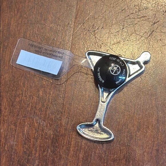 NWT Crocs Jibbitz Martini Glass with Olive Shoe Charm - Picture 3 of 3